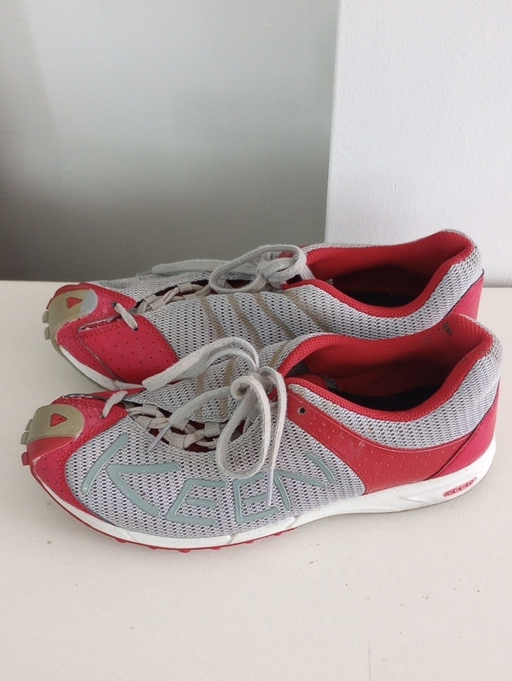 Keen Trail Running Women's Gray and Burgundy Maroon Athletic Shoes Size 7